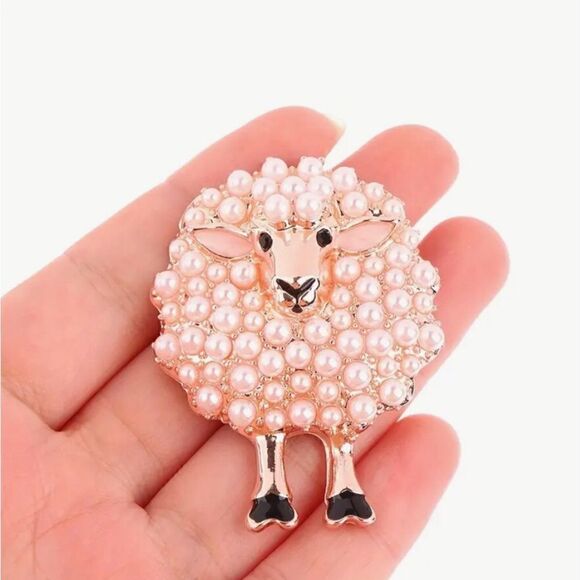 💞 NEW sparkling sheep brooch with lovely pearl embellishments 💞 - Picture 3 of 9